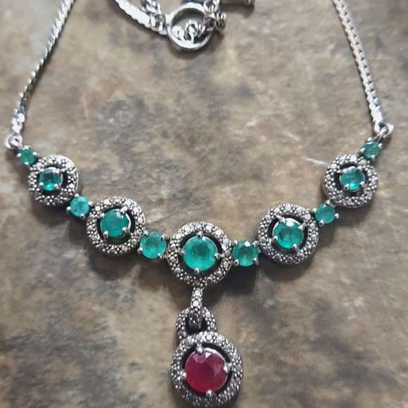 Victorian inspired Emerald and natural white zircon Sterling Silver Necklace - Picture 5 of 13